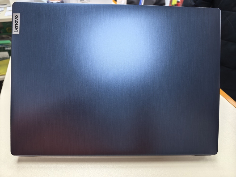 Ноутбук Lenovo; Ryzen 5 3500U, Radeon Vega 8, 8 Гб, 240 Гб, Нет