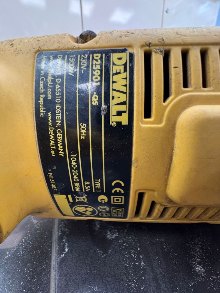 Отбойный молоток Dewalt D25901