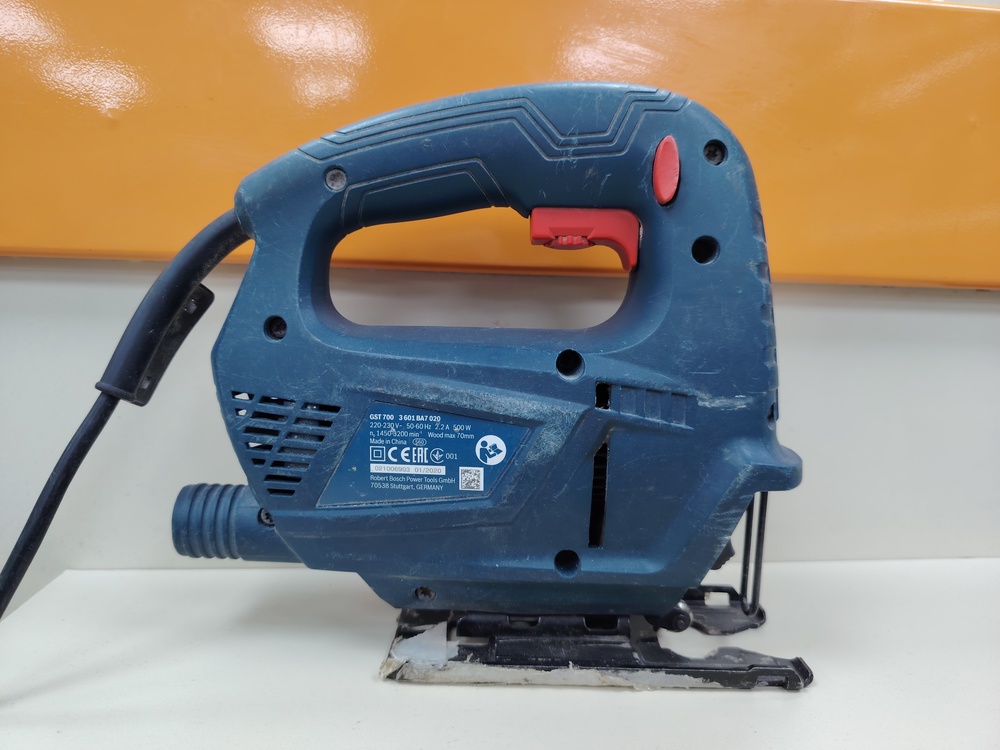 Лобзик Bosch GST 700;