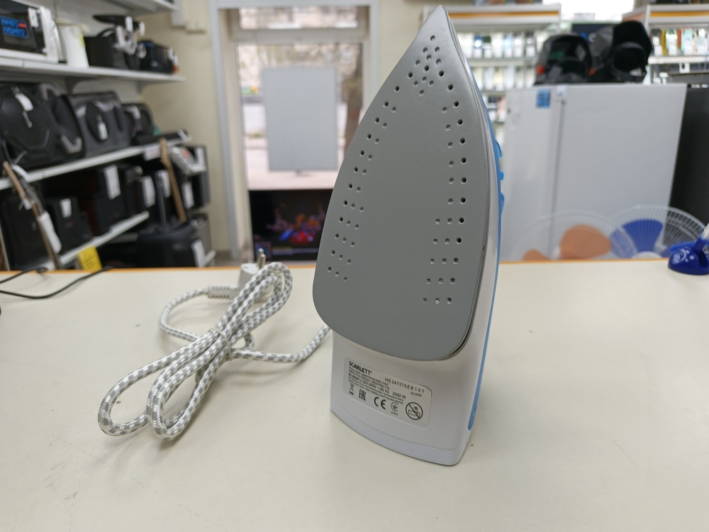 Утюг Scarlett SC-S130P12