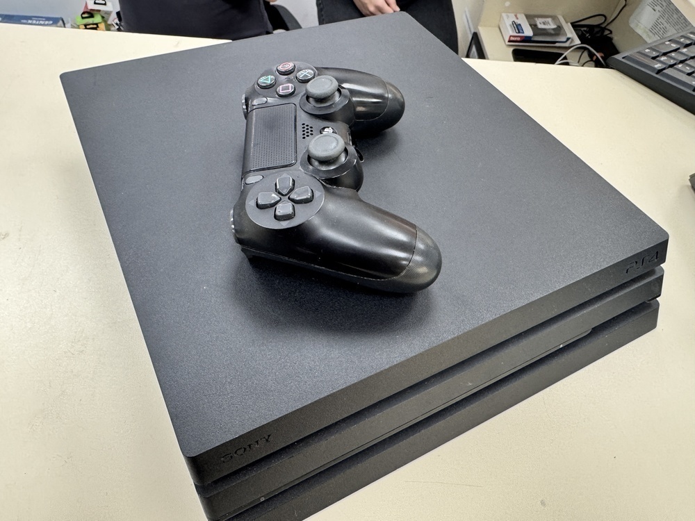 Игровая приставка PlayStation 4 Pro 1Tb