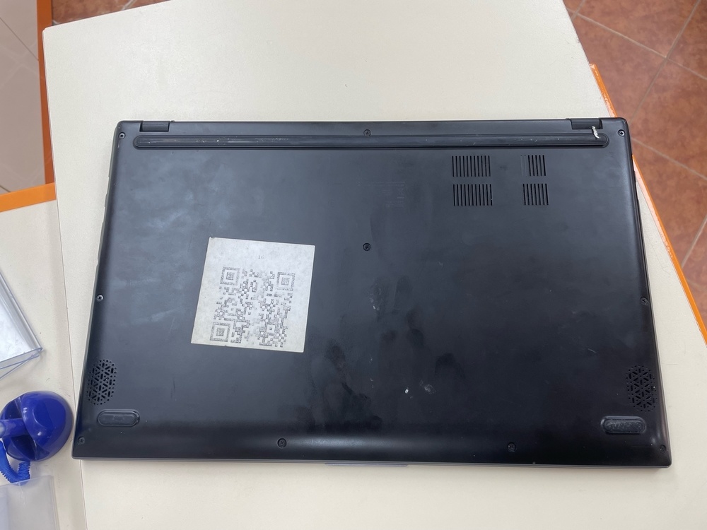 Ноутбук ASUS; Core i5-8250U,  Intel(R) Graphics, 8 Гб, 250 Гб, Нет