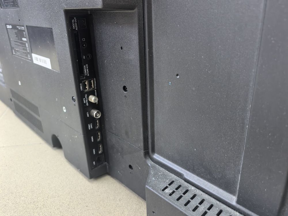 LED Телевизор Dexp 50ucs1/g