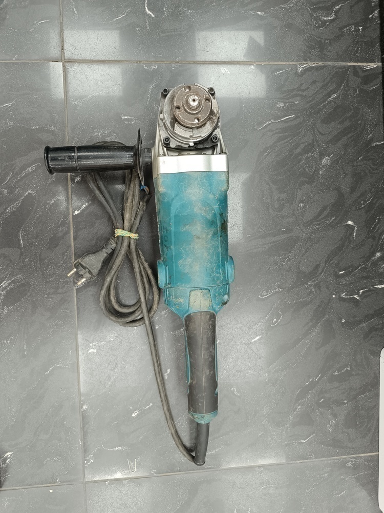 Угловая шлифмашина Makita GA9050