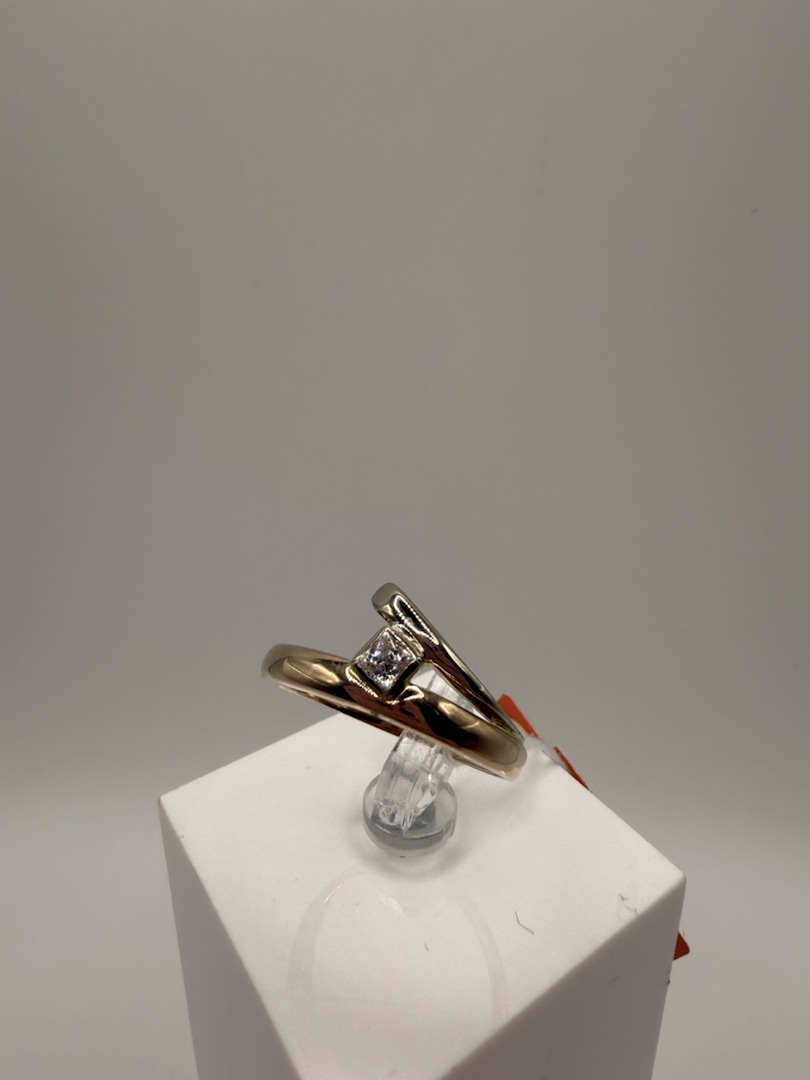 КОЛКМ585 КОЛЬЦО С КАМНЕМ (Au 585)