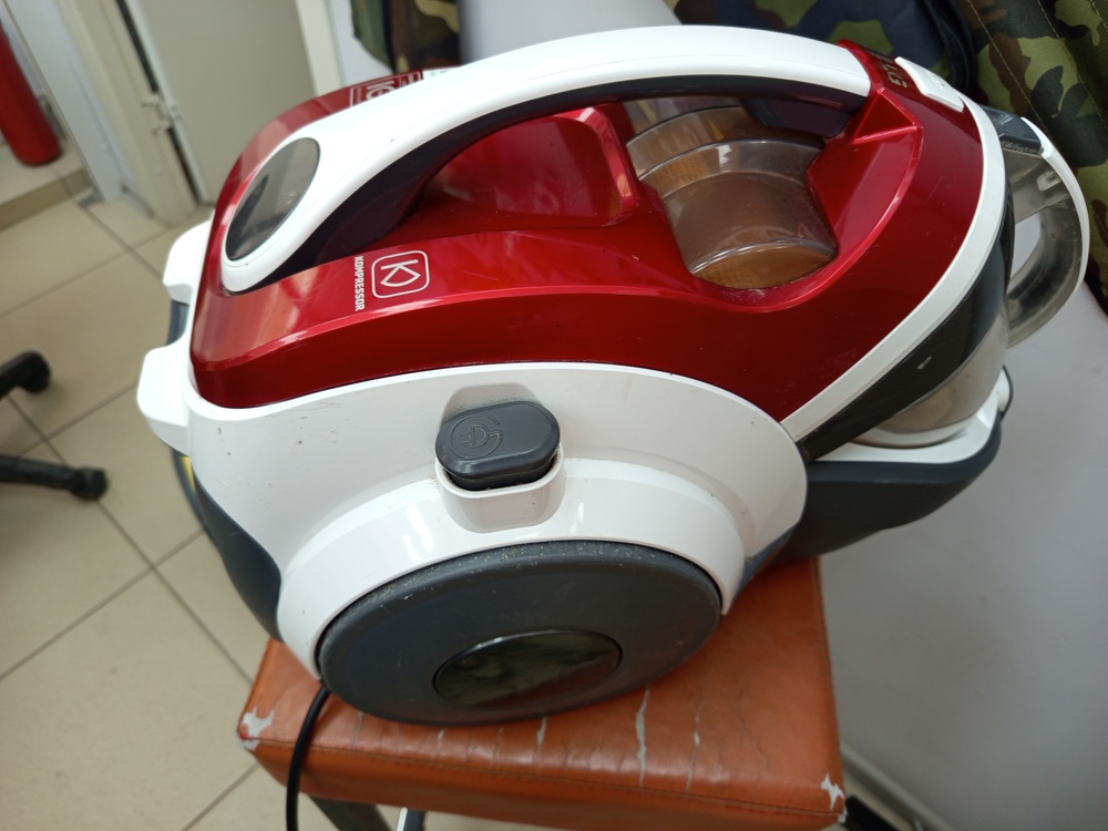 Пылесос LG VC73188NELR