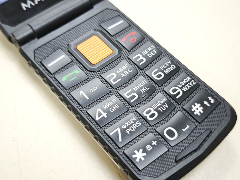 Мобильный телефон Maxvi E10