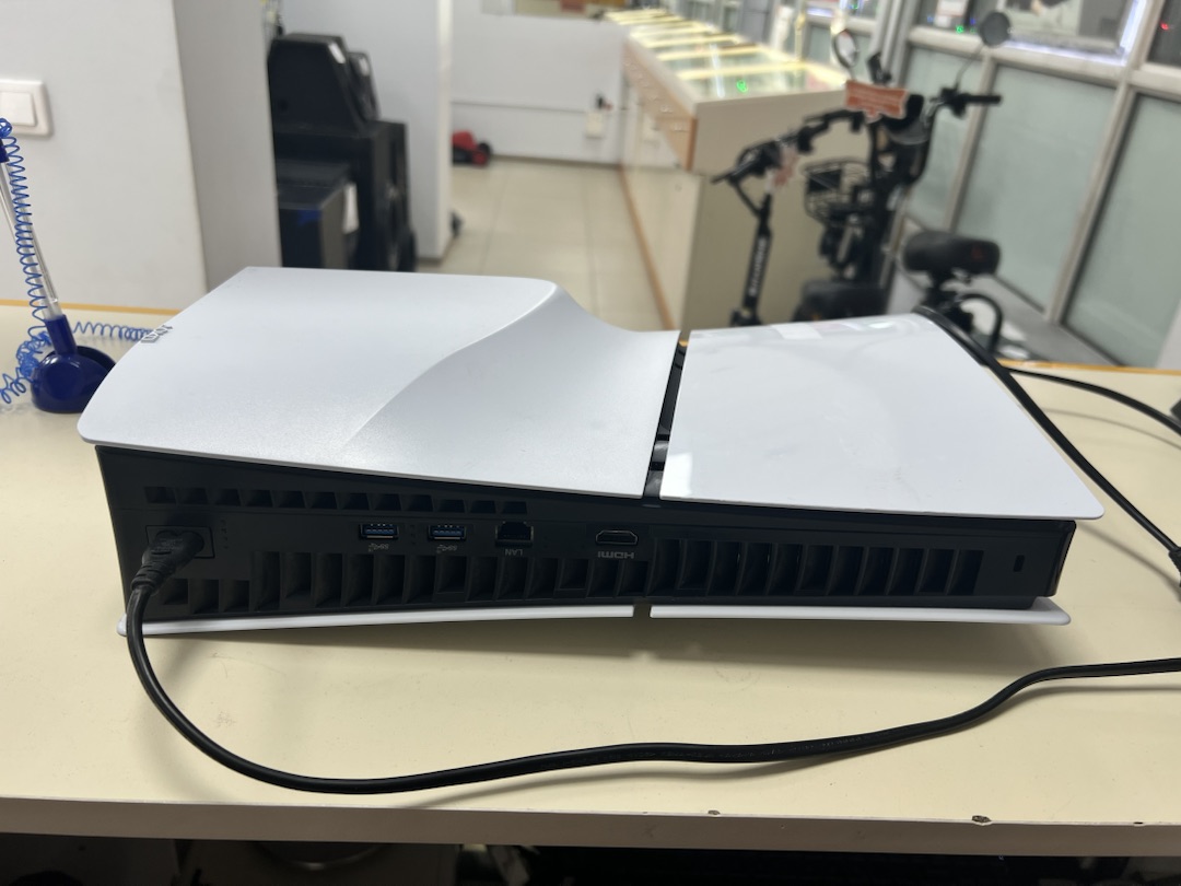Игровая приставка PlayStation 5 825Gb (С дисководом)