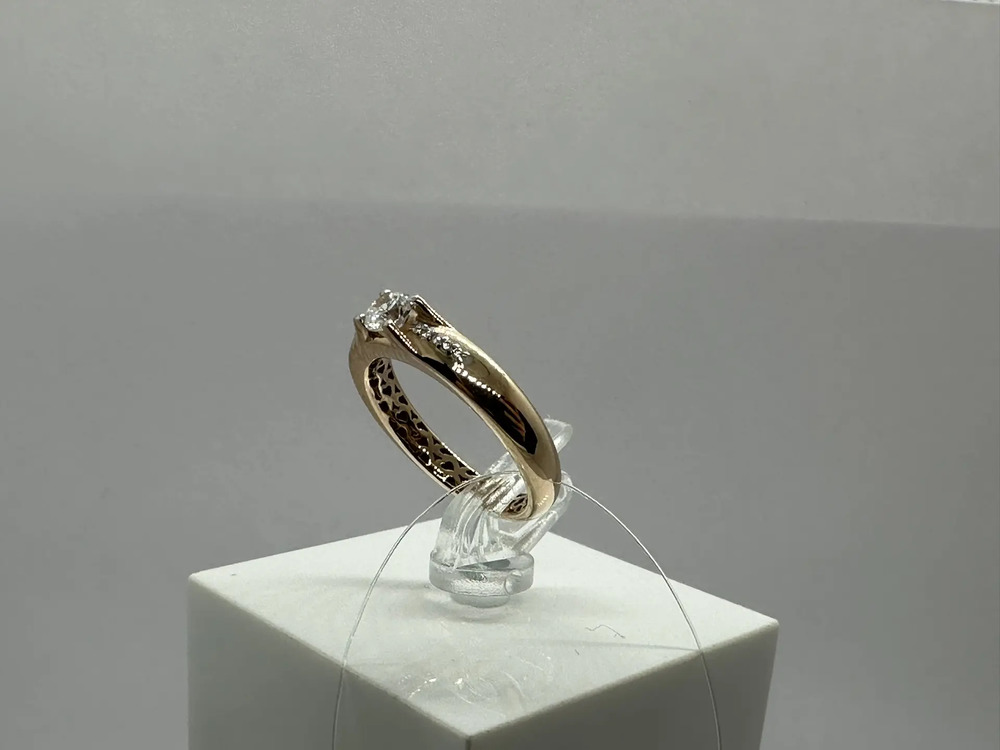 КОЛЬЦО С КАМНЯМИ (Au 585)