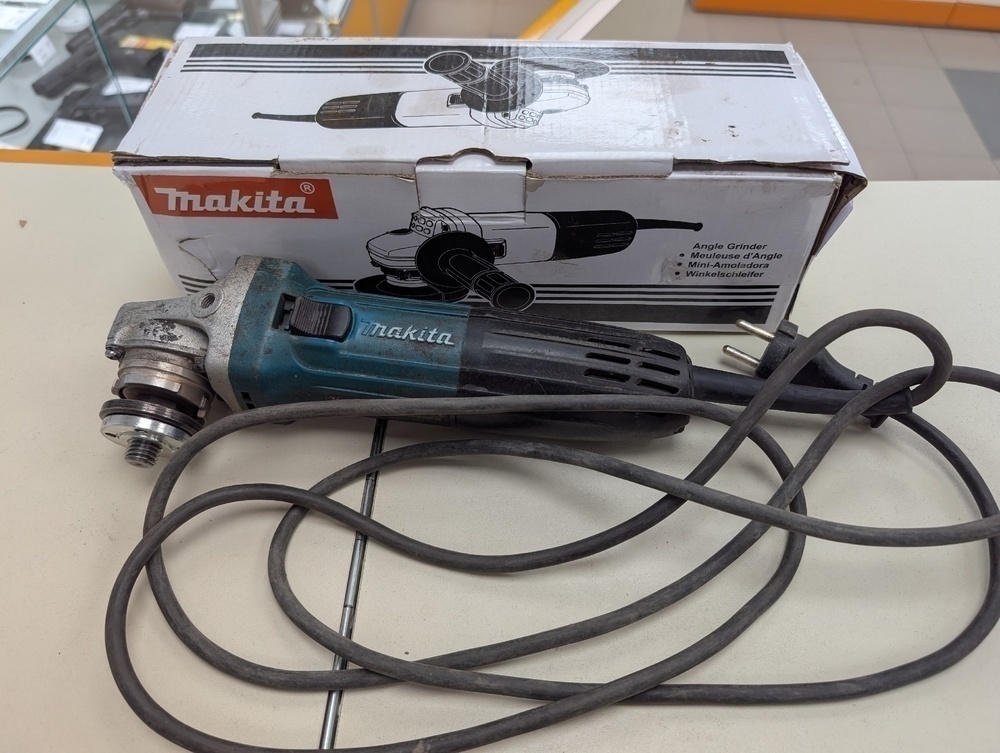 Угловая шлифмашина Makita GA5030