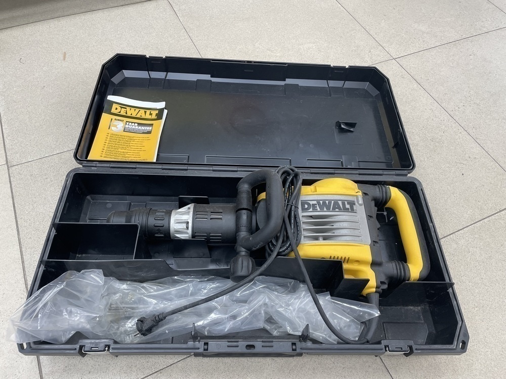 Отбойный молоток Dewalt D25902K-QS