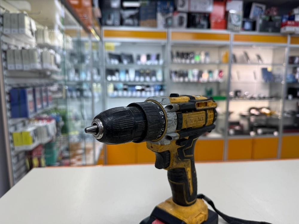 Дрель-безударная Dewalt df0300;