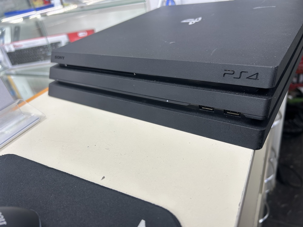 Игровая приставка PlayStation 4 Pro 1Tb