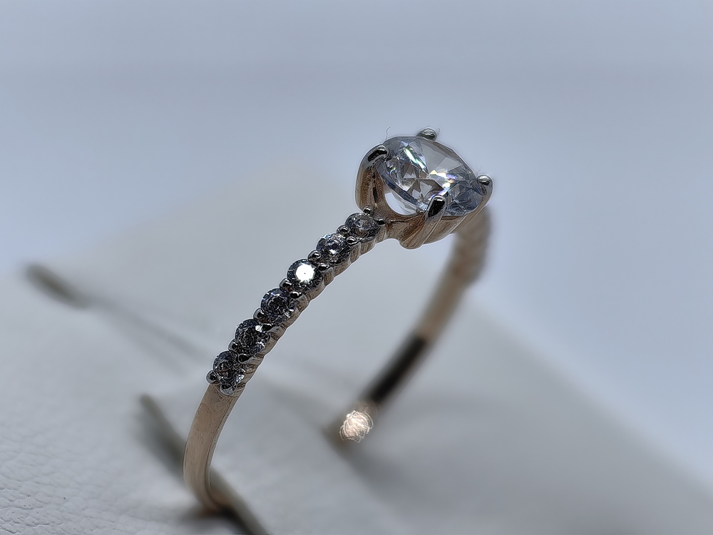 КОЛЬЦО С КАМНЯМИ (Au 585)