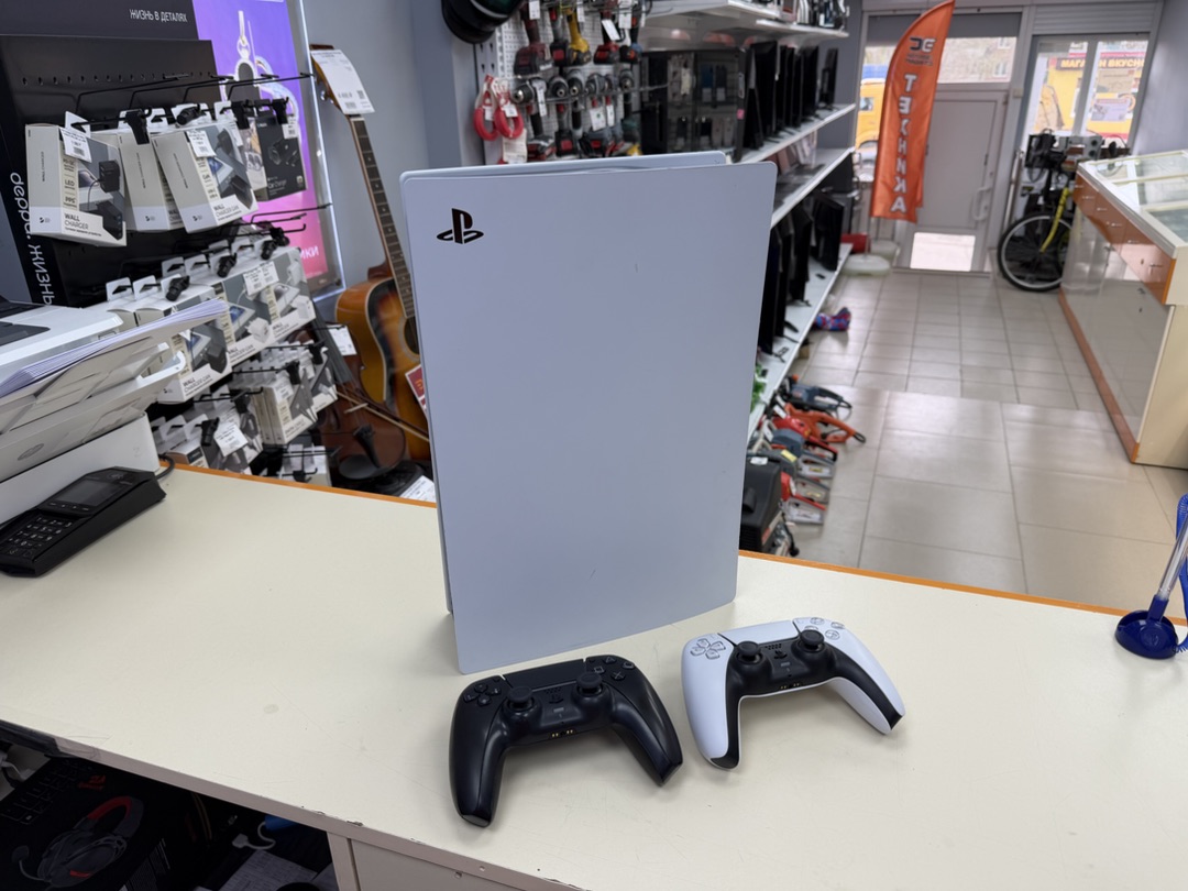Игровая приставка PlayStation 5 825Gb (С дисководом)
