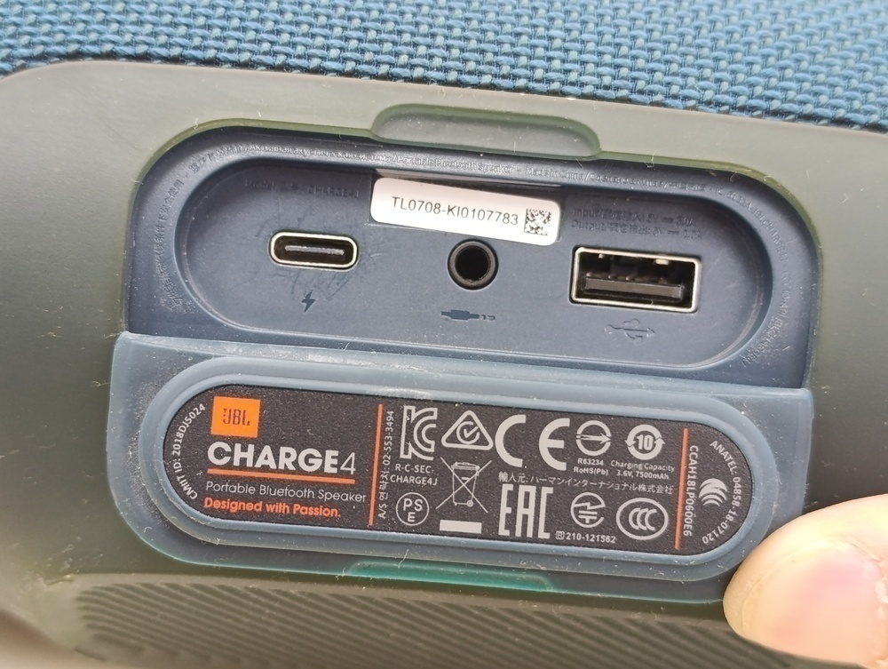 Портативная акустика JBL CHARGE 4