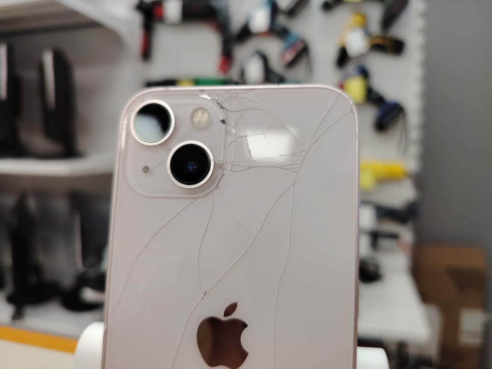 Смартфон Apple iPhone 13 128Gb