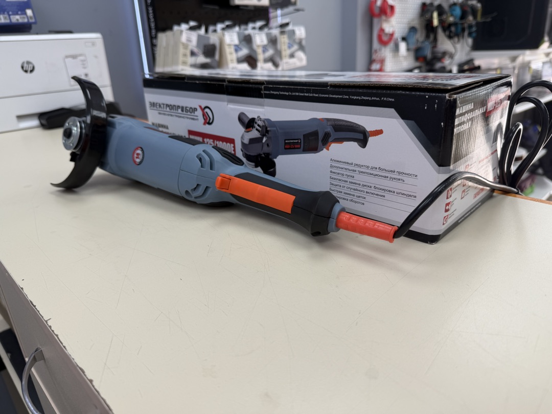 Угловая шлифмашина Электроприбор УШМ-125/1000Е