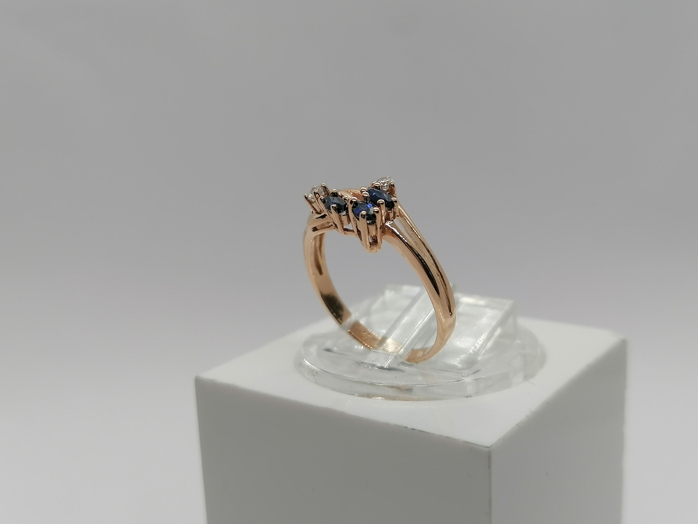 КОЛЬЦО С КАМНЯМИ (Au 585)