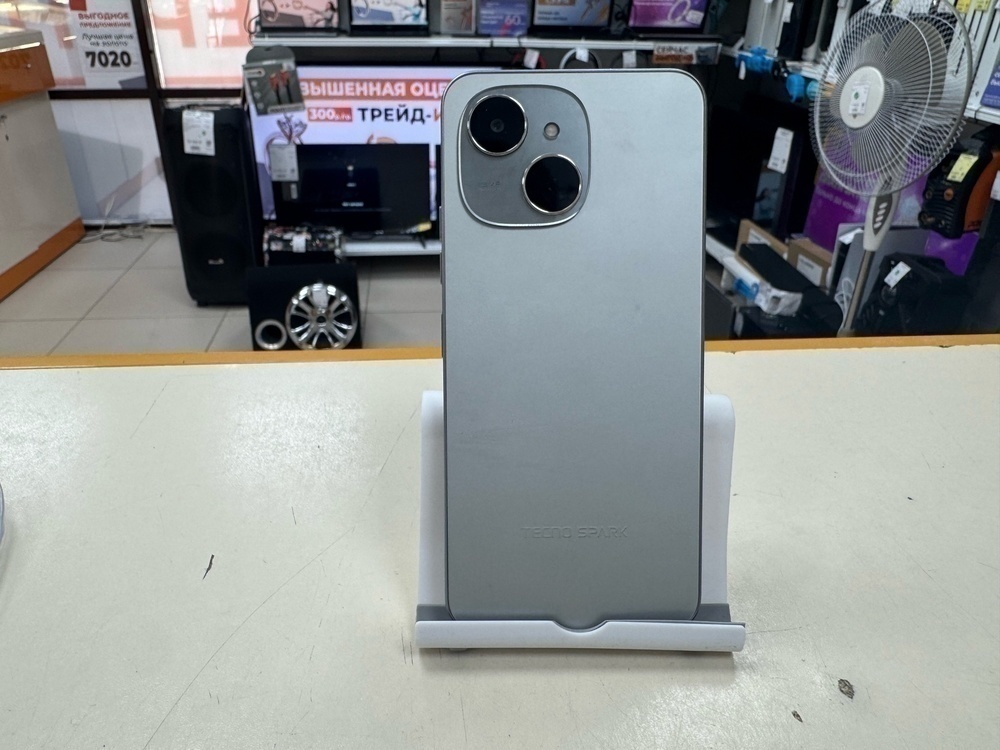 Смартфон Tecno Spark 40C 4/128