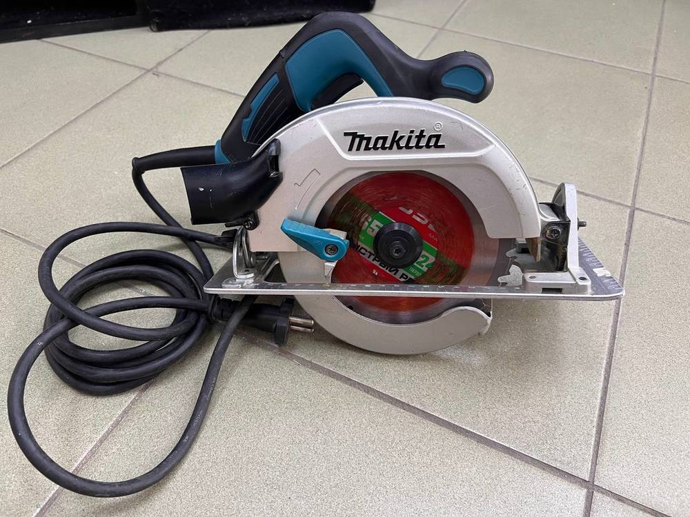 Дисковая пила Makita HS6601