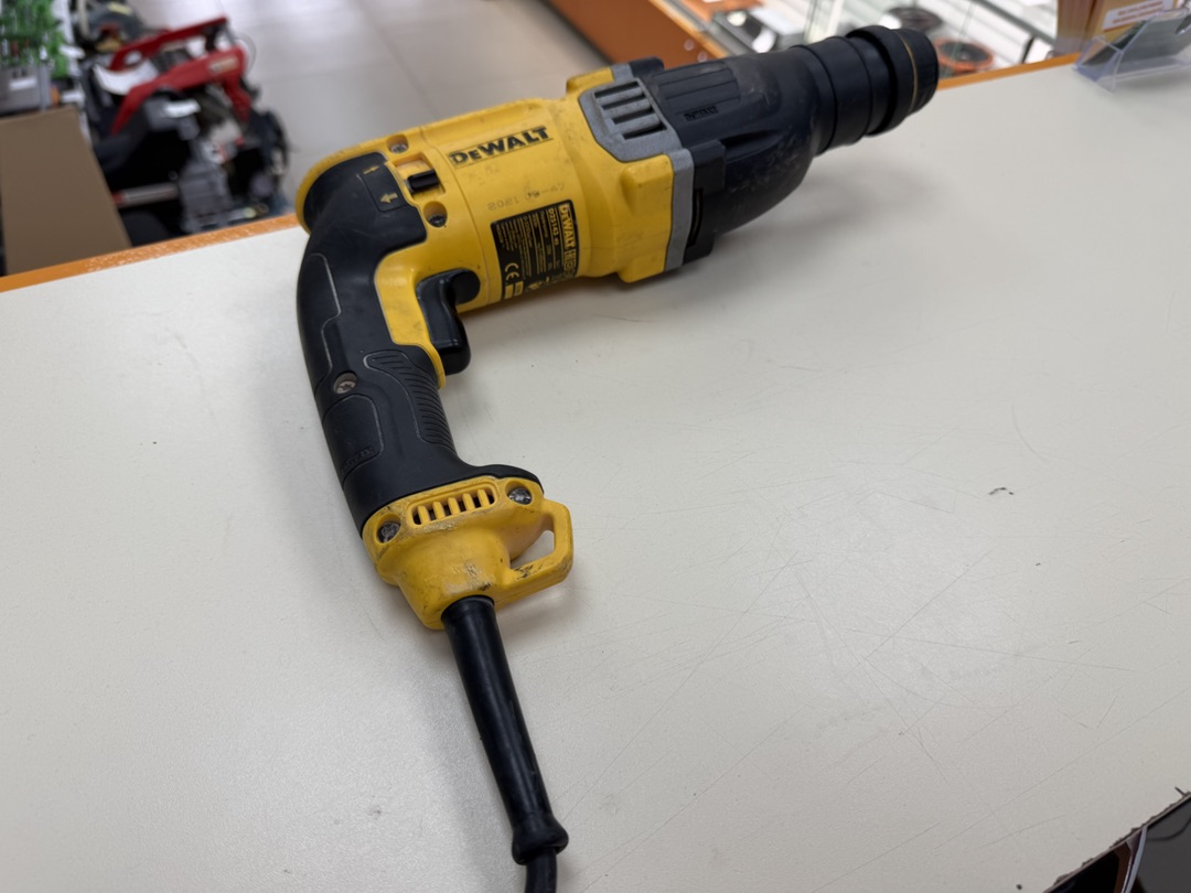 Перфоратор Dewalt D25143K