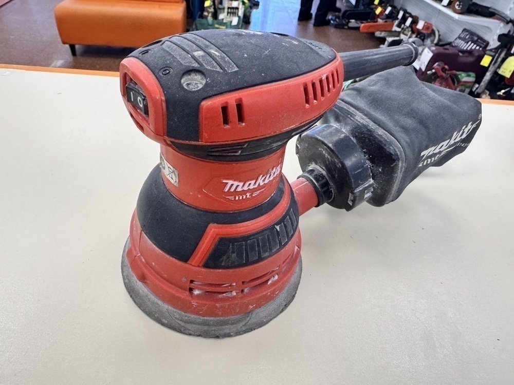 Шлифовальная машина Makita M9204