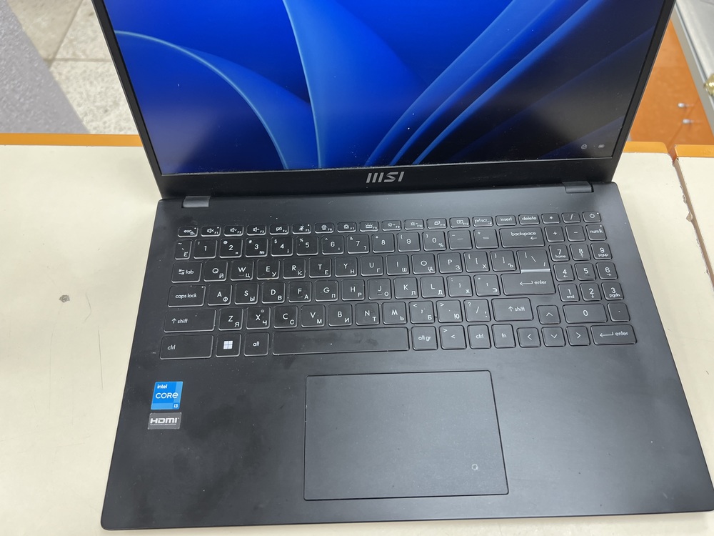Ноутбук MSI; Core i3-1215U,  Intel(R) Graphics, 8 Гб, 240 Гб, 400 Гб