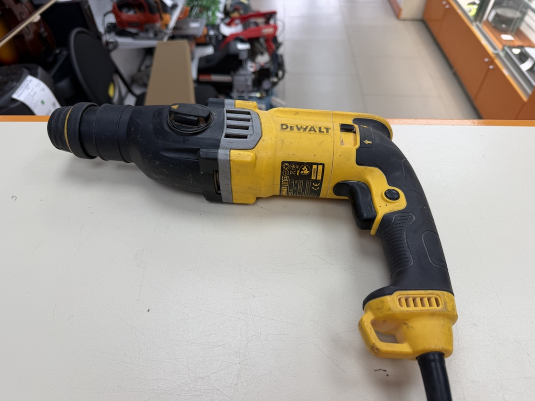 Перфоратор Dewalt D25143K