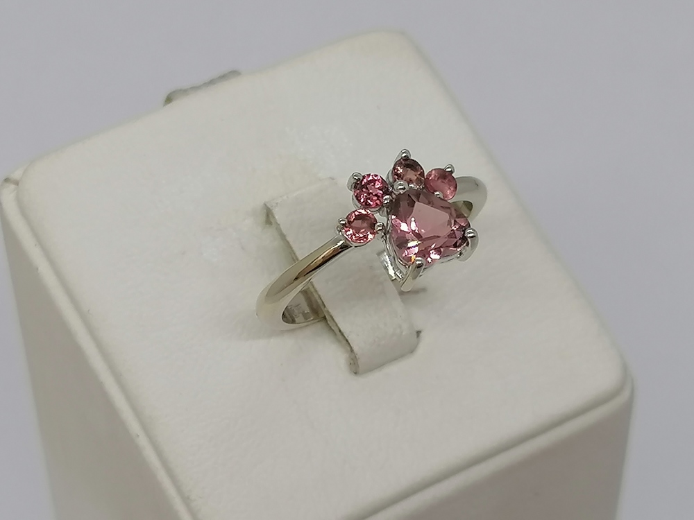 КОЛЬЦО С КАМНЯМИ (Au 585)