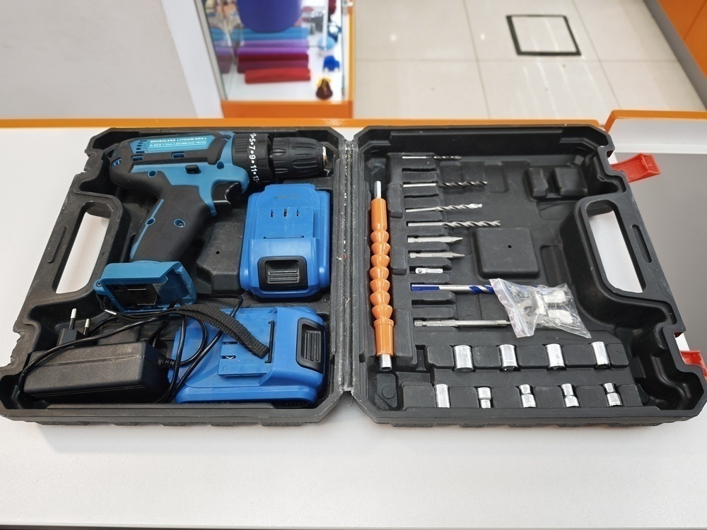 Шуруповерт Makita NO Name;