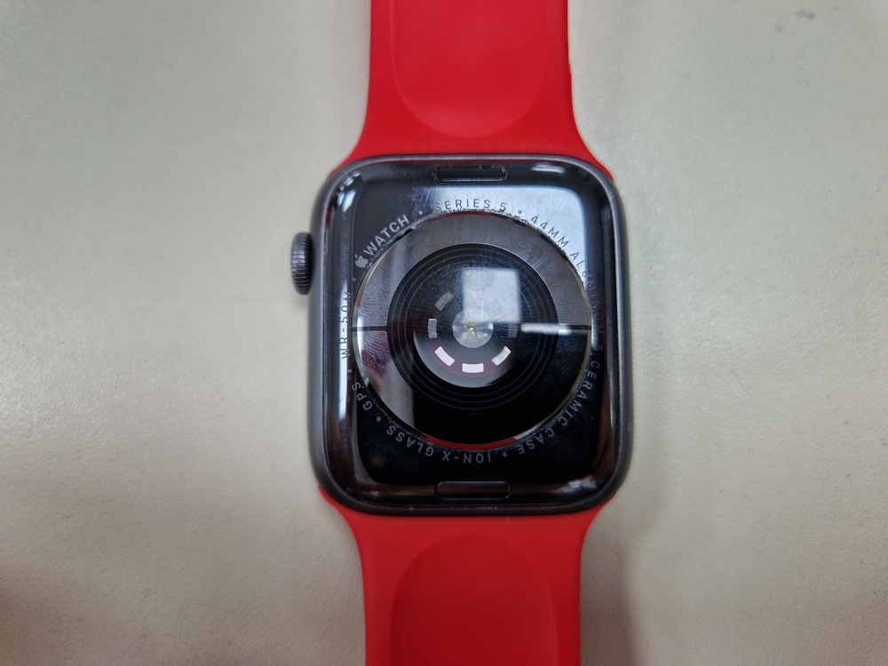 Смарт-часы Apple Watch Series 5 44 мм