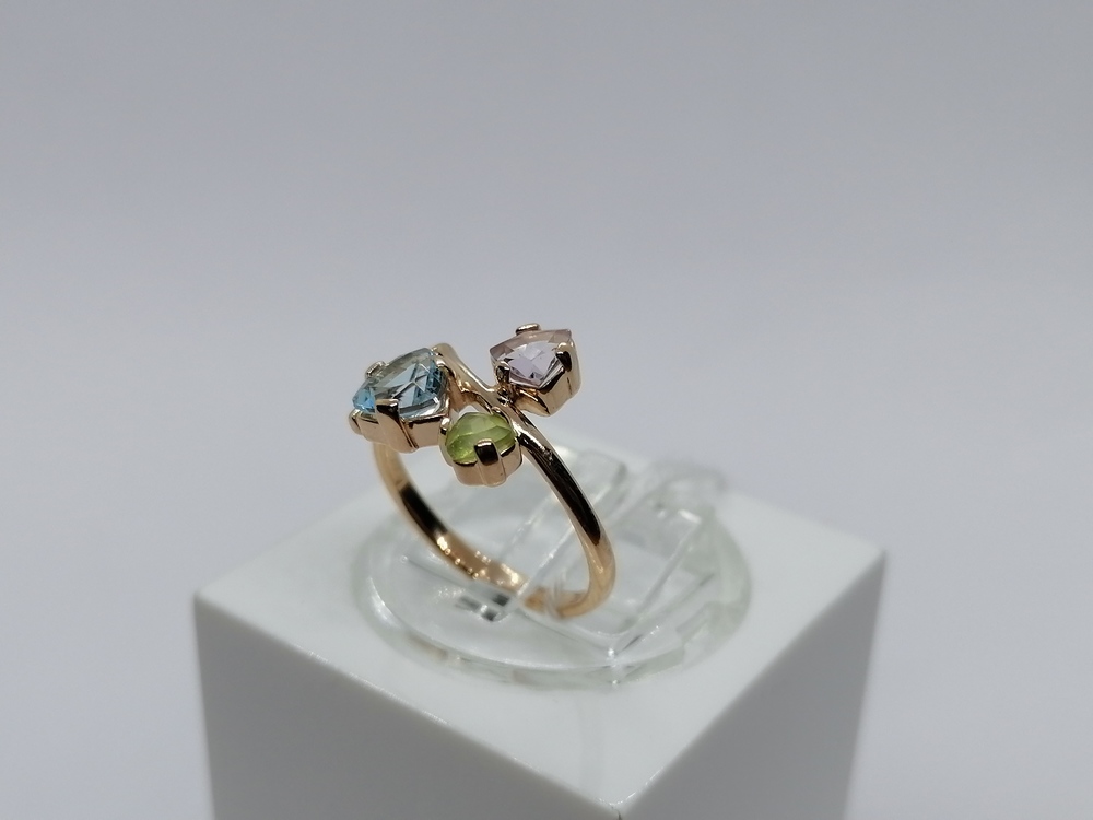 КОЛЬЦО С КАМНЯМИ (Au 585)