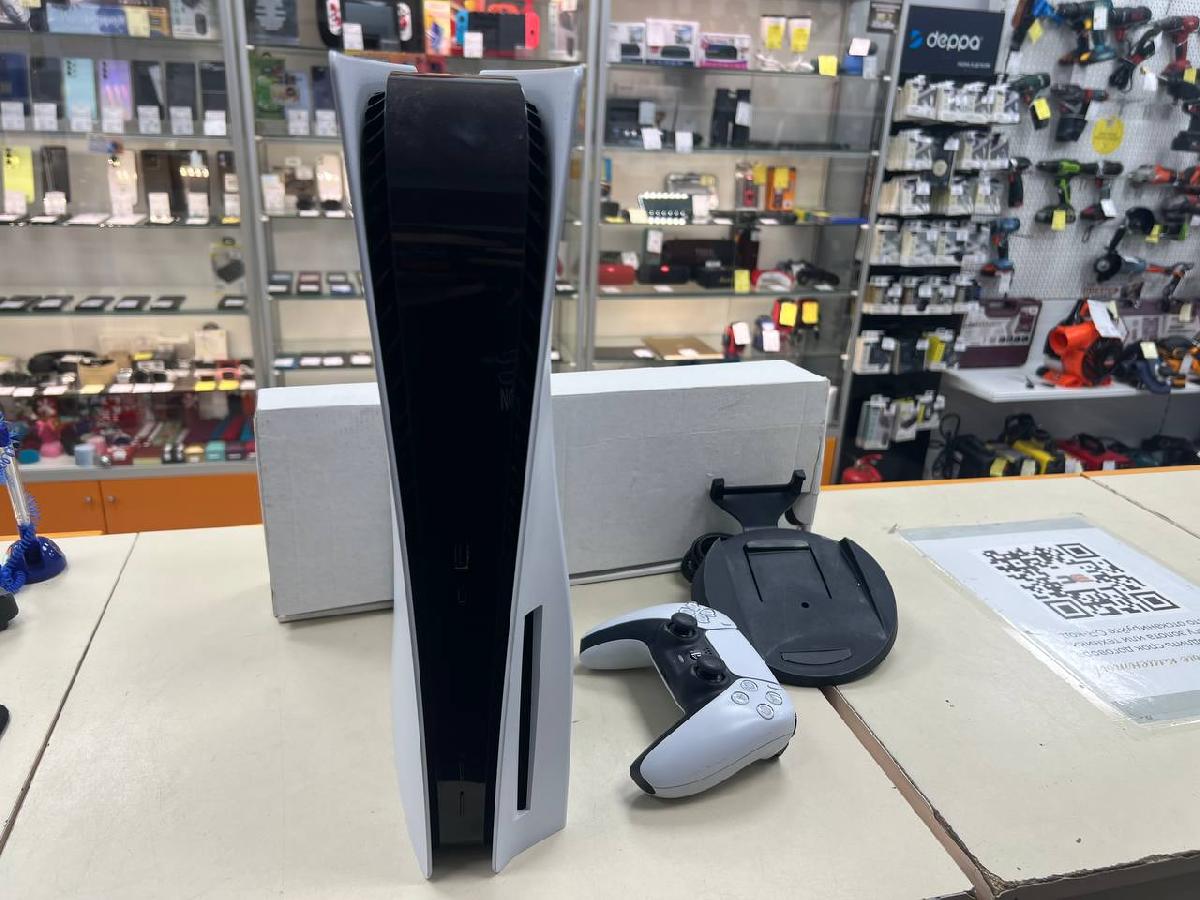Игровая приставка PlayStation 5 825Gb (С дисководом)