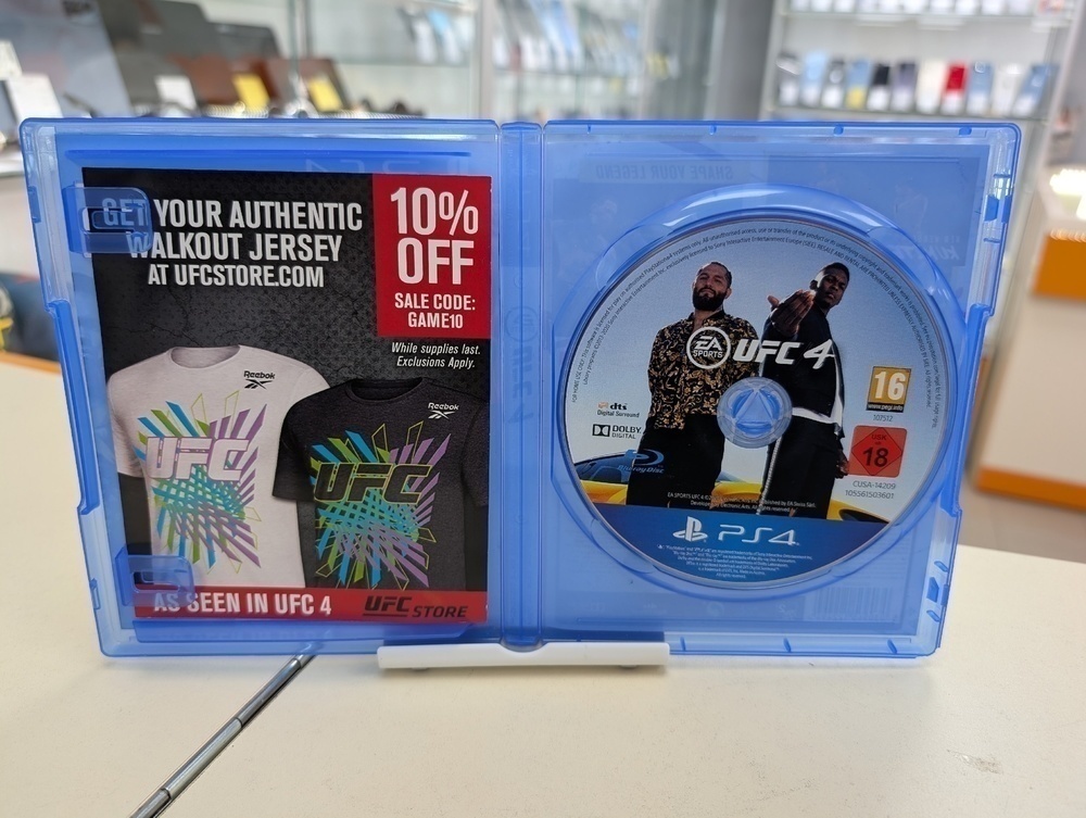 Игра Playstation 4 UFC 4