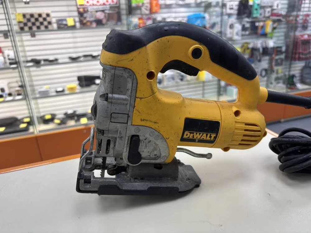 Лобзик Dewalt DW331K