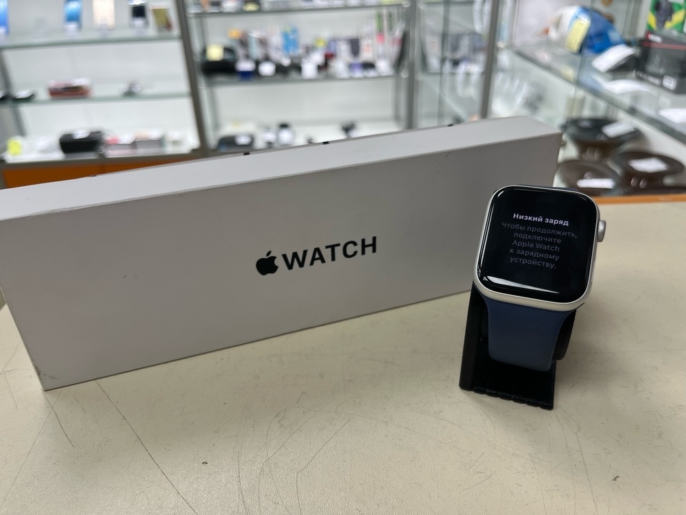 Смарт-часы Apple Watch SE 2022 44mm