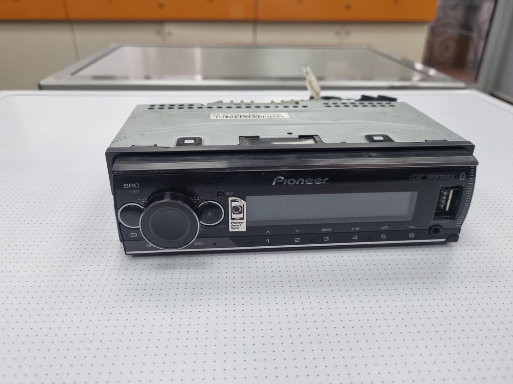 Автомагнитола Pioneer MVH-S520BT