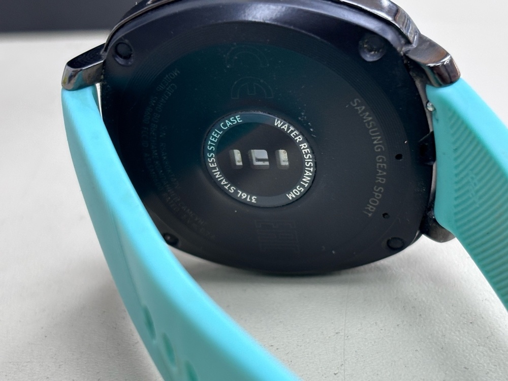 Смарт-часы Samsung Gear Sport