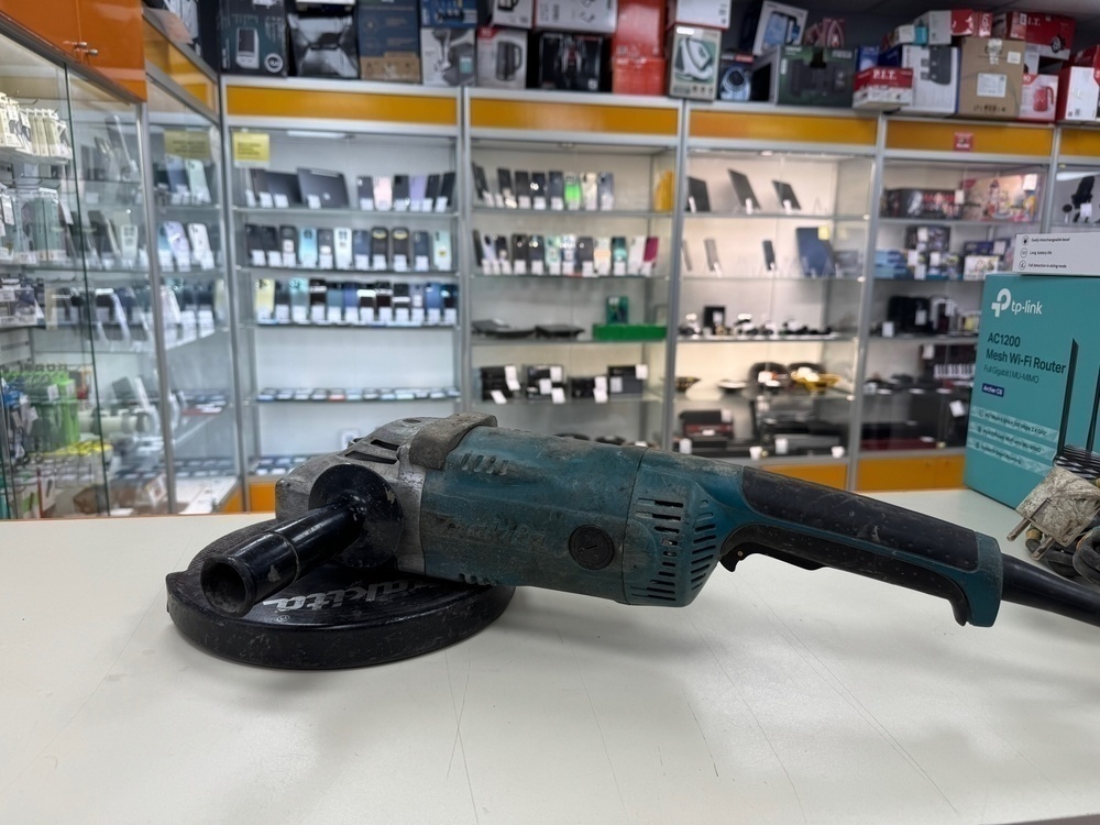 Угловая шлифмашина Makita GA9020