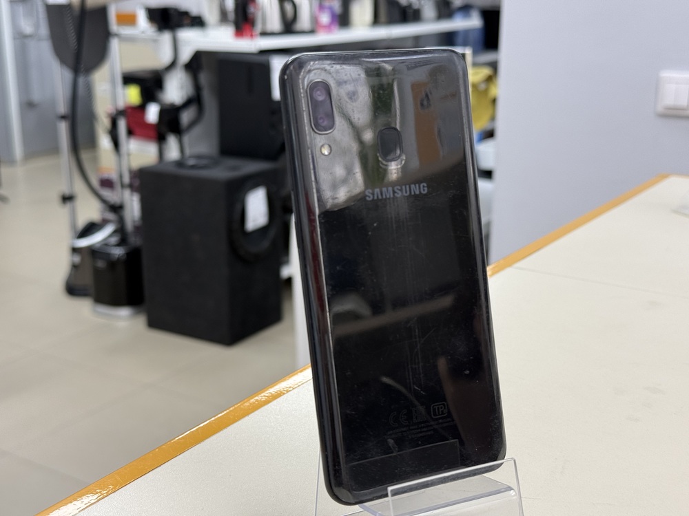 Смартфон Samsung Galaxy A20 3/32
