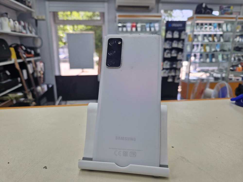 Смартфон Samsung Galaxy S20 FE 6/128
