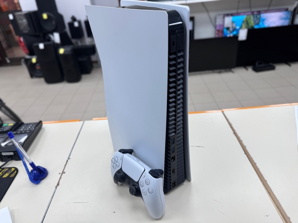 Игровая приставка PlayStation 5 825Gb (С дисководом)