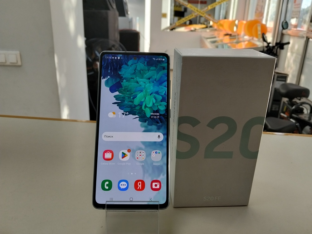 Смартфон Samsung Galaxy S20 FE 6/128