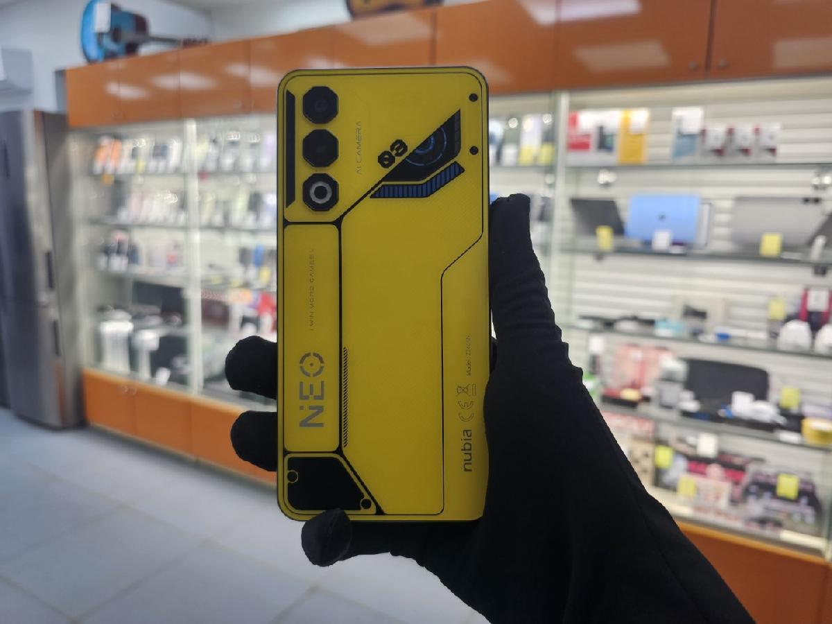 Смартфон ZTE Nubia NEO 3 8/256