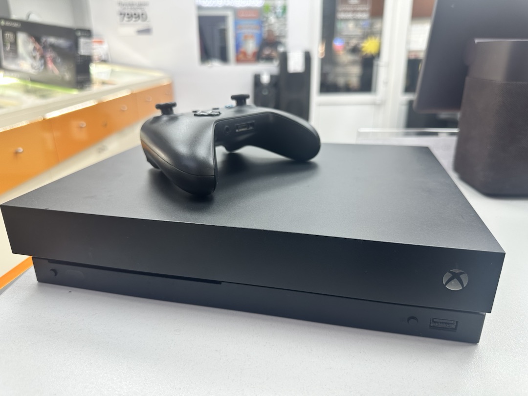 Игровая приставка Xbox One X 1Tb