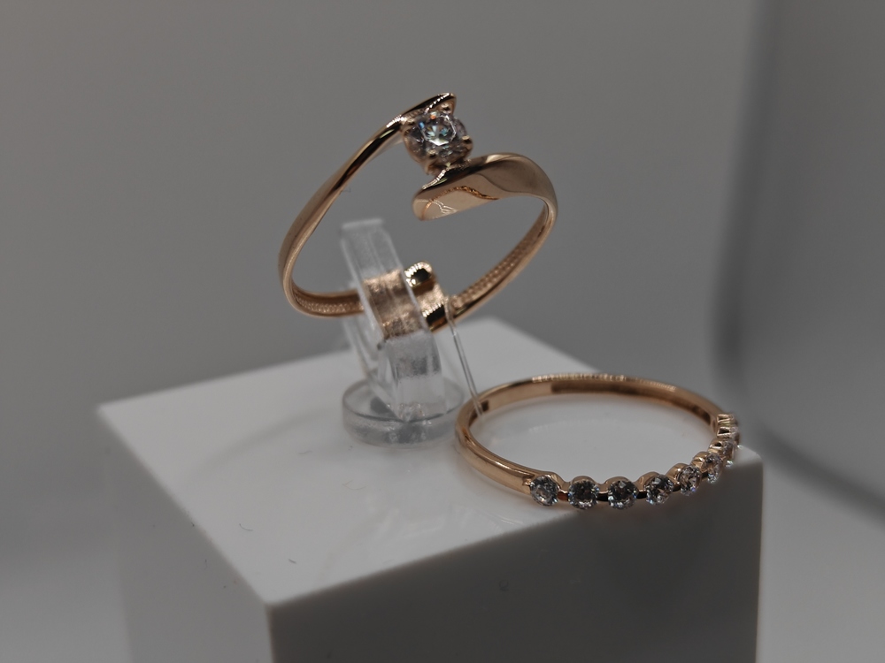 КОЛЬЦО С КАМНЯМИ (Au 585)