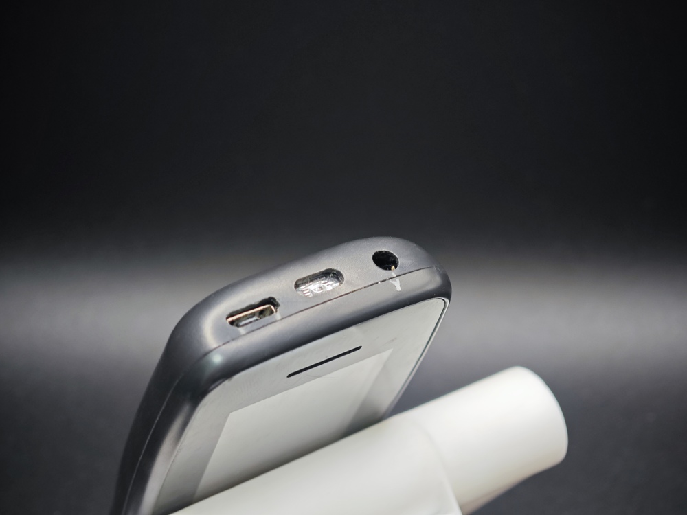 Мобильный телефон Nokia 100