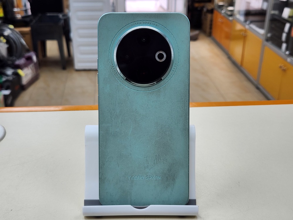 Смартфон Tecno SPARK 30C 4/128