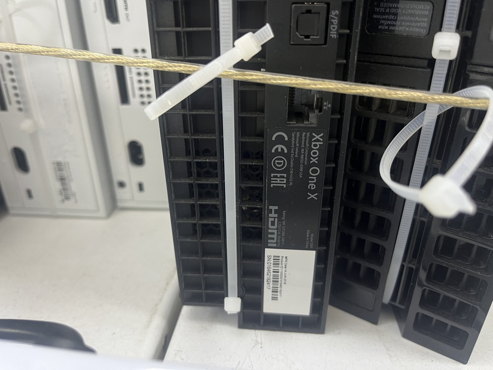 Игровая приставка Xbox One X 1Tb